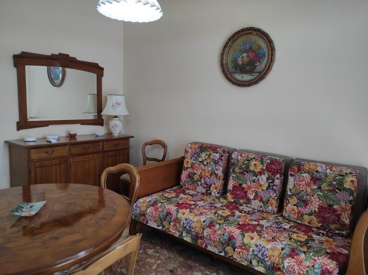 شقة La Colonna Holiday House ليتشي المظهر الخارجي الصورة