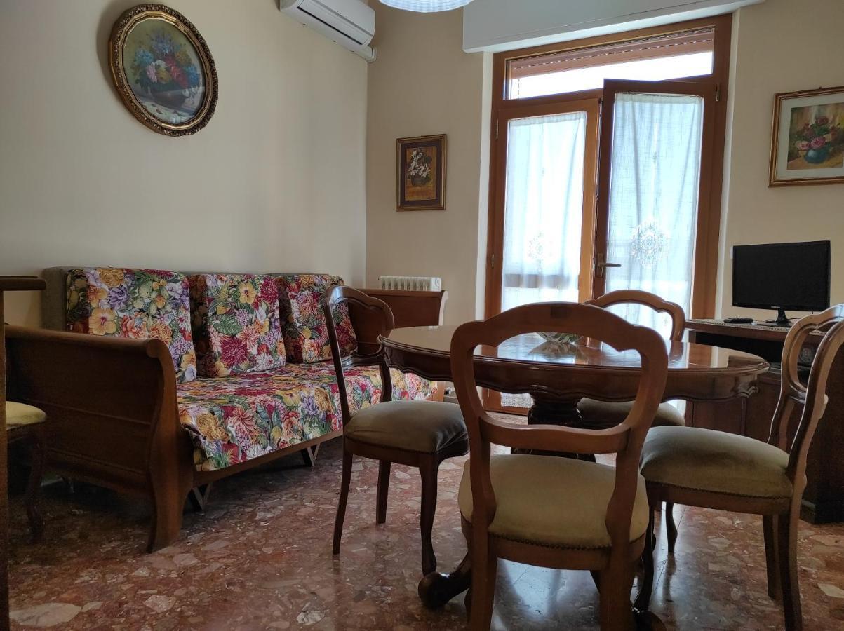 شقة La Colonna Holiday House ليتشي المظهر الخارجي الصورة